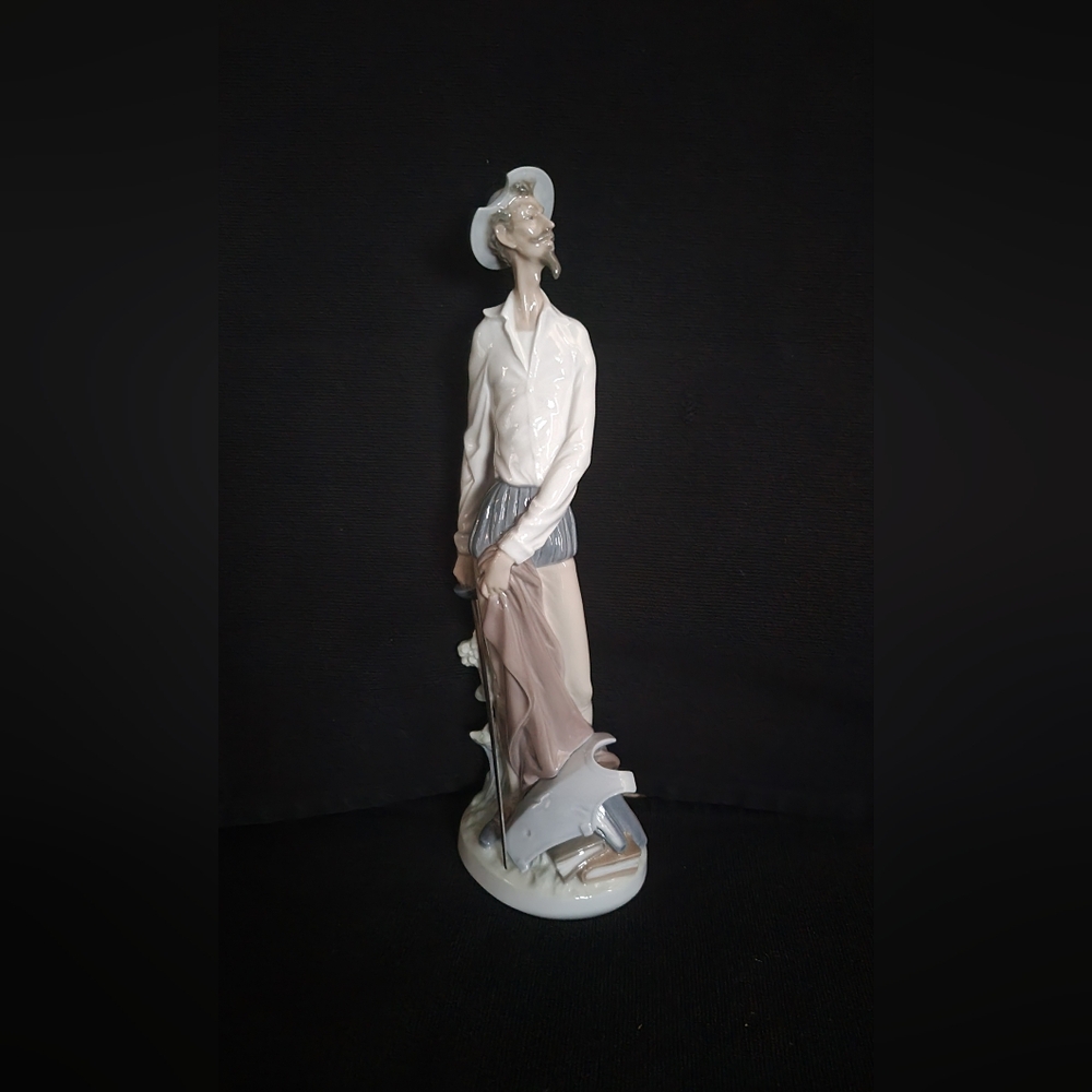Lladro Don Quixote Standing up Figurine